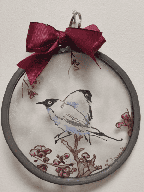 Petit médaillon Voltia représentant deux petits oiseau xsur une branche de cerisier